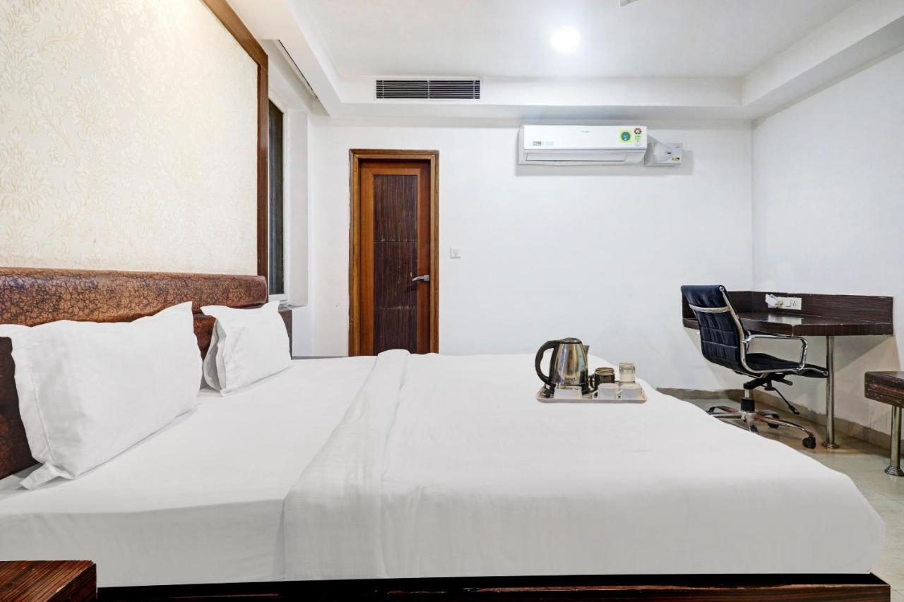 Oyo Townhouse 748 Hotel Parth Paradise กาเซียบัด ภายนอก รูปภาพ