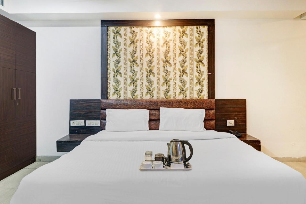 Oyo Townhouse 748 Hotel Parth Paradise กาเซียบัด ภายนอก รูปภาพ