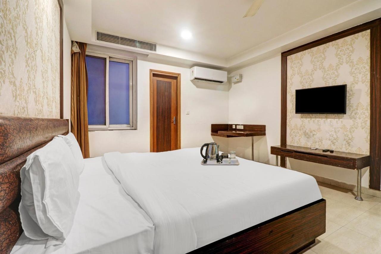 Oyo Townhouse 748 Hotel Parth Paradise กาเซียบัด ภายนอก รูปภาพ
